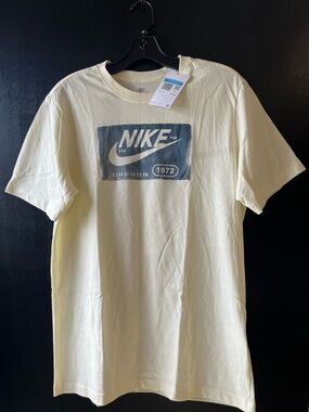 Nike Men’s Cream T-Shirt with Navy Logo Graphic